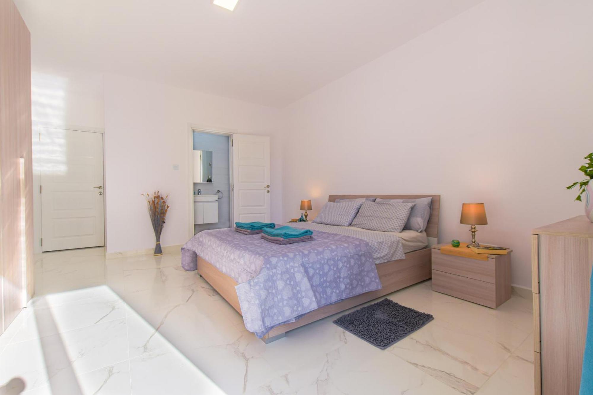 Brand New 3 Bdr 2 Bth H12 *